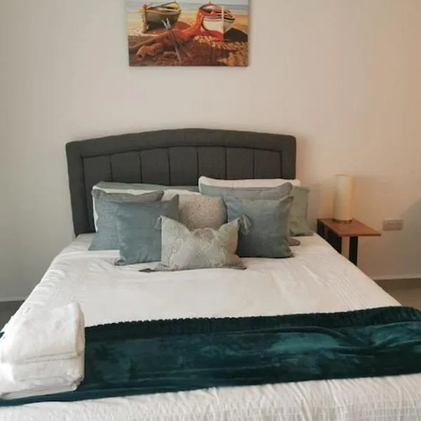 Penthouse studio apartment，位于Ayios Nikolaos的酒店