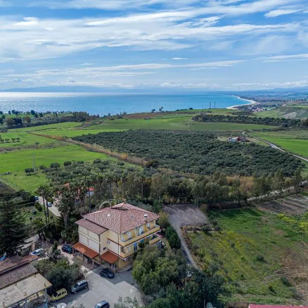 Hotel Ristorante L'Orizzonte，位于伊索拉迪卡波里祖托的酒店