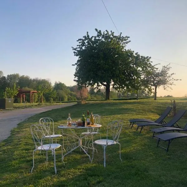 Au coeur de notre ferme céréalière，位于Romilly-sur-Aigre的酒店