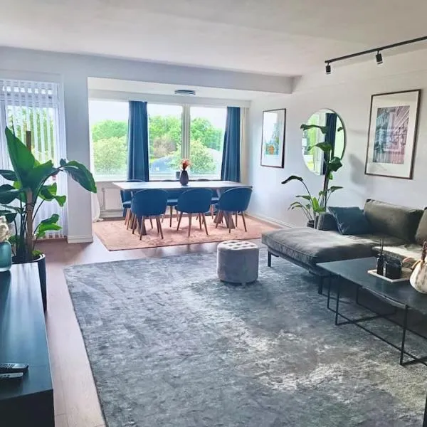 Modern flat overlooking Oslo，位于福尼布的酒店