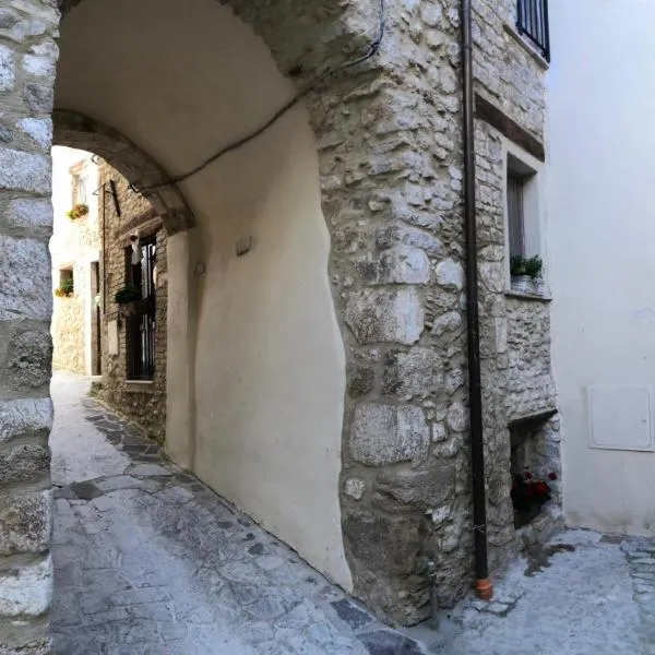 Casa Vacanze MarGiu Pater Domus，位于Goriano Sicoli的酒店