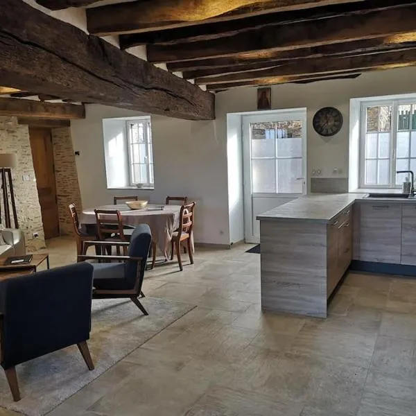 Maison de charme 13 couchages，位于Marigné的酒店