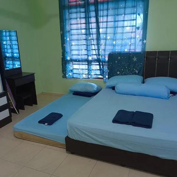 3A D'HouZe homestay，位于Kampong Pengkalan Batu的酒店