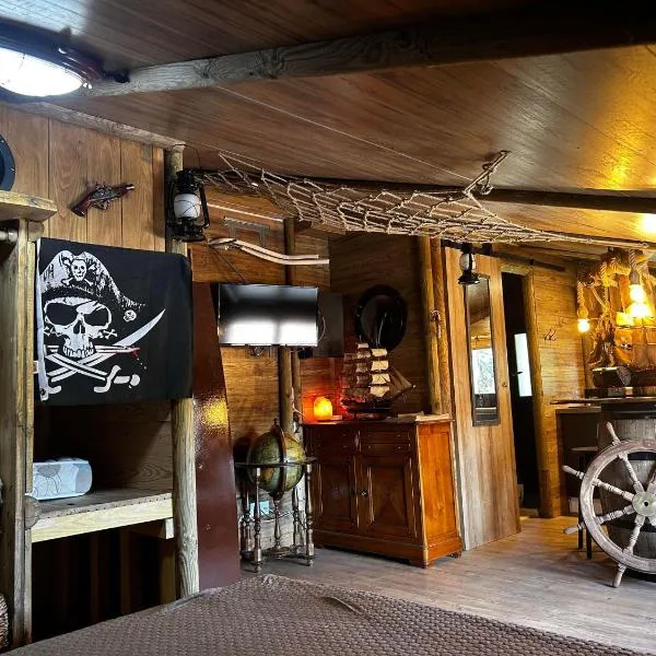 Les Chambres de Paulette Chambres à Thème Jack Sparrow，位于滨海阿热莱斯的酒店