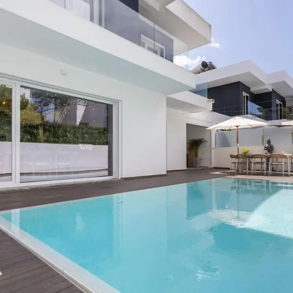 Casa John Lisboa-Piscine chauffée en option，位于沙尔内卡的酒店