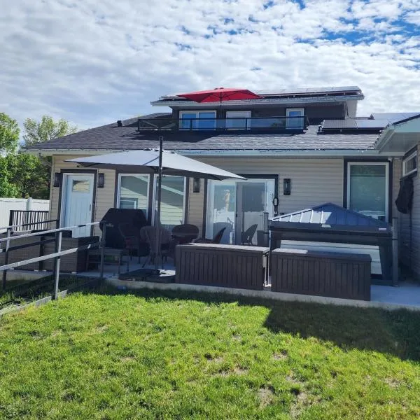 Loft with Patio & Hot tub，位于莱斯布里奇的酒店