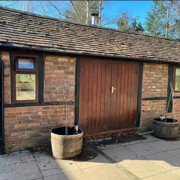 Cottage in Jacobean Farmhouse grounds，位于滕伯里的酒店