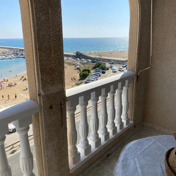 Precioso apartamento con vistas al mar，位于托雷维耶哈的酒店