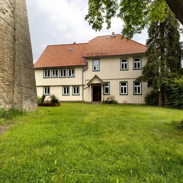 Altes Pfarrhaus - Wohnung Farbwelt，位于Hüttenrode的酒店
