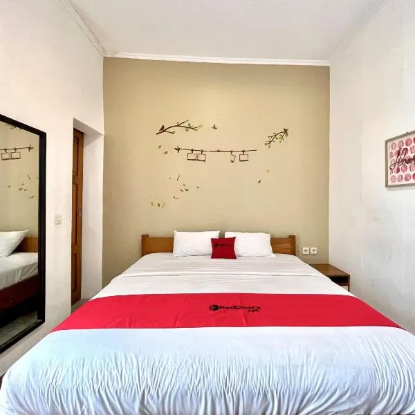 RedDoorz At Mystays Pemuda Cepu Blora，位于Cepu的酒店