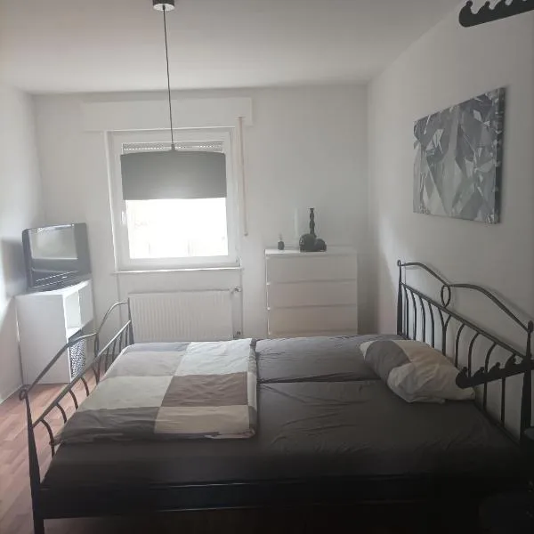 Schöne DG Wohnung in der Eifel，位于Berg的酒店