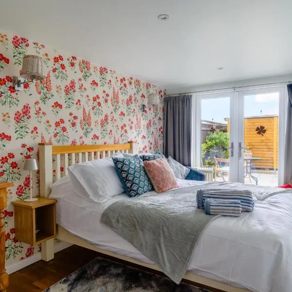 Flower Garden Studio in lovely Sheringham town，位于谢林汉姆的酒店