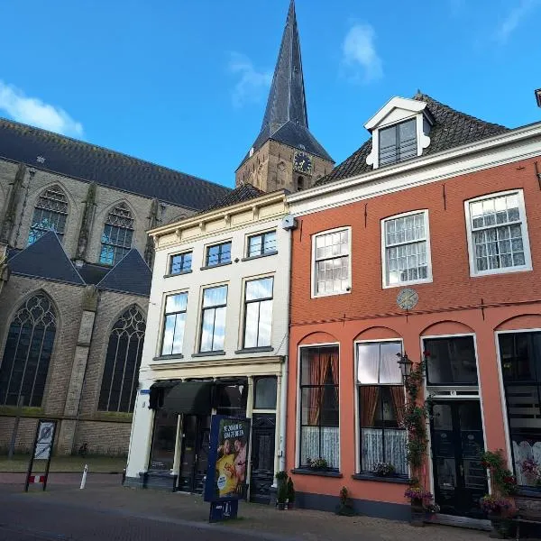 De Zevenster "gevestigd aan de winkelstraat"，位于坎彭的酒店