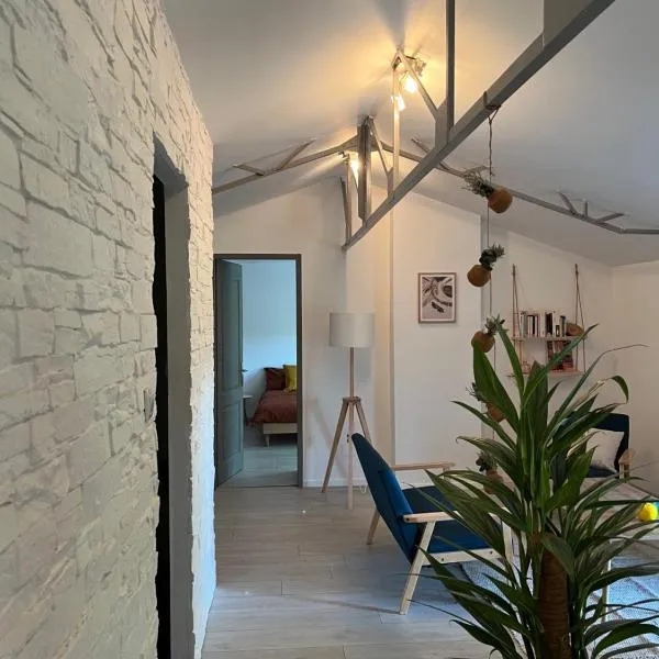 Hózhó Tempo -Sous les toits, espace loft écofriendly & slowlife avec petit-déjeuner，位于Grézet-Cavagnan的酒店