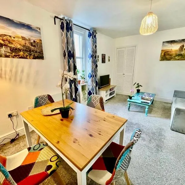Cosy authentic flat in the heart of Galashiels，位于加拉希尔斯的酒店