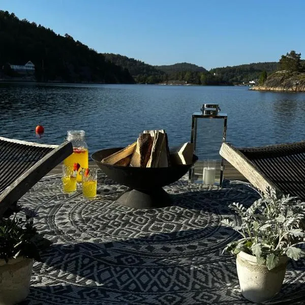 Moderne hytte i vannkanten med tilgang til brygge og båt，位于里瑟尔的酒店