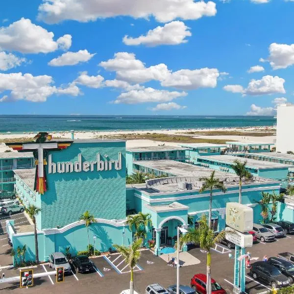 Thunderbird Beach Resort，位于圣徒皮特海滩的酒店