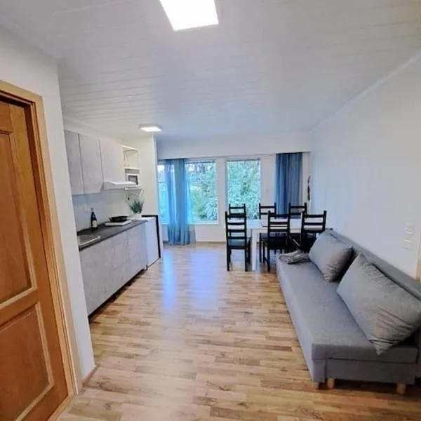 Lägenhet nära Mariehamn Vedbastu på gården，位于Kalmsta的酒店