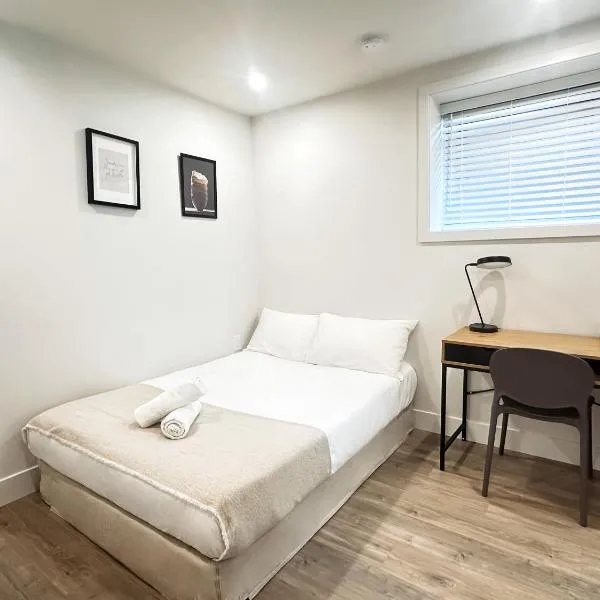 New Suite with Private Bathroom 8 mins to UBC，位于温哥华的酒店