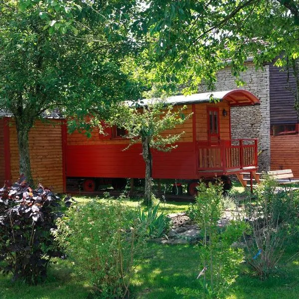 La Chouette Roulotte，位于Fresnay的酒店