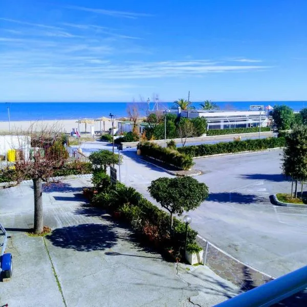 Hotel Riviera，位于锡尔维玛丽娜的酒店
