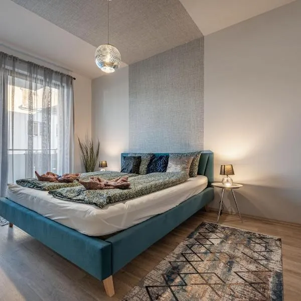 Condo with Garage and Balcony in City Center，位于布达佩斯的酒店