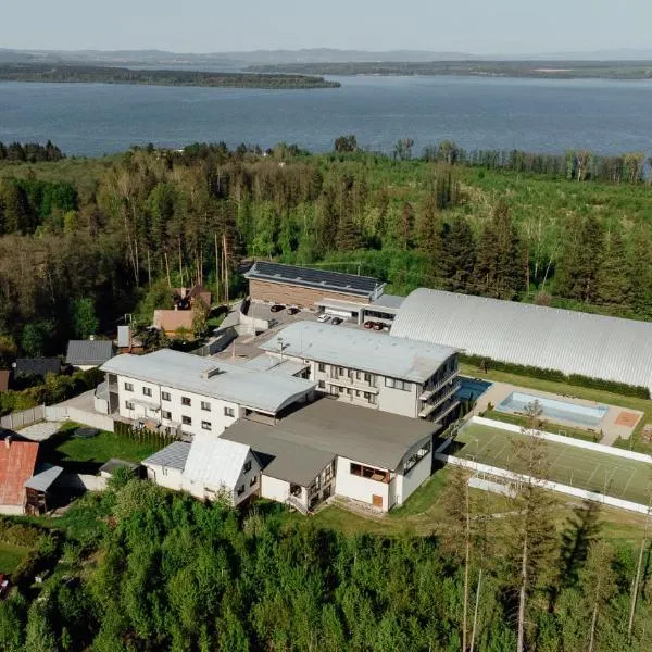 Hotel ALTIS，位于纳梅斯托沃的酒店