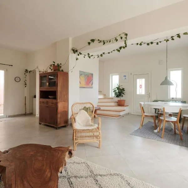 Zacharenia Cozy House with Sea Views，位于Avliótai的酒店