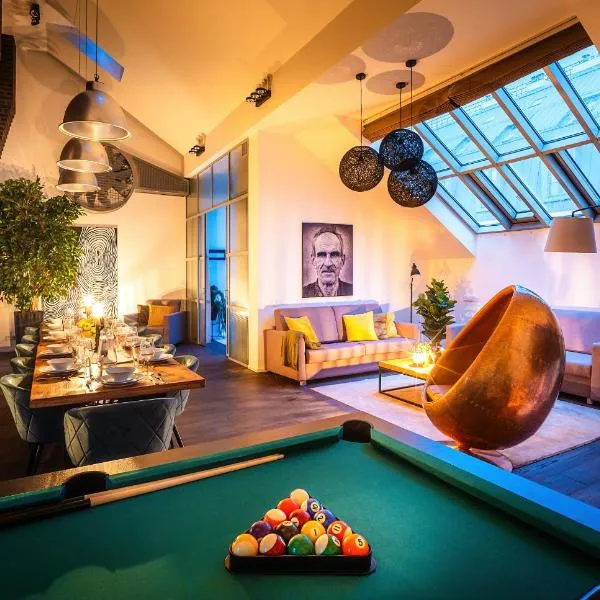 5BR+2Bath Old Town Loft Luxe Brickhouse, A/C，位于布拉格的酒店