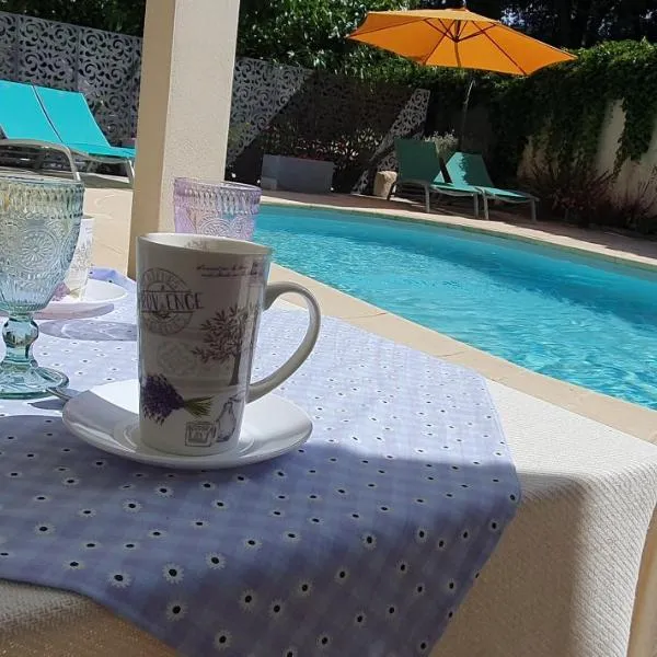 Chambre d'Hôtes "La petite Dormeuse"，位于Comps的酒店