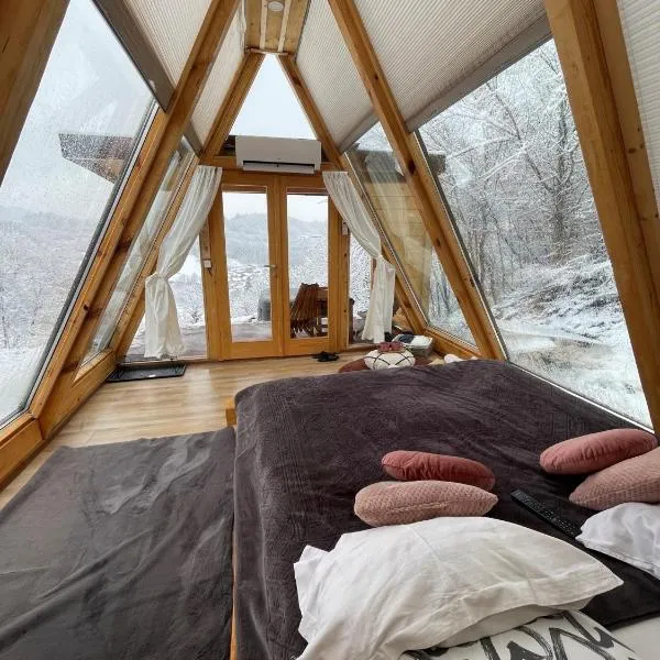 Lovely Chalet，位于图兹拉的酒店