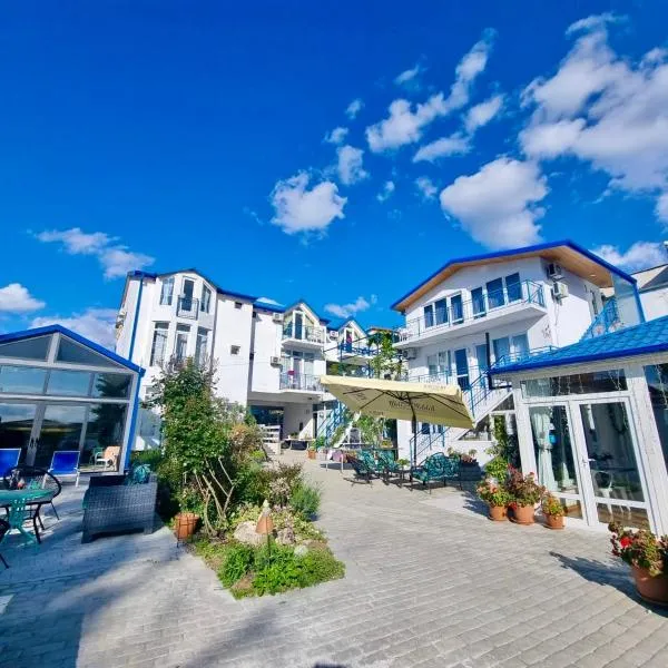 Laguna Beach Club Bazaleti Lake，位于Ananuri的酒店