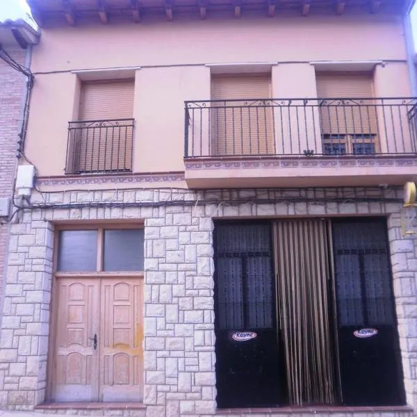 Bar hostal Torralba de los sisones，位于蒙雷阿尔-德尔坎波的酒店