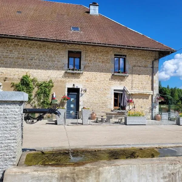 Location à la ferme entre lacs et montagnes "chez papy"，位于Fort-du-Plasne的酒店