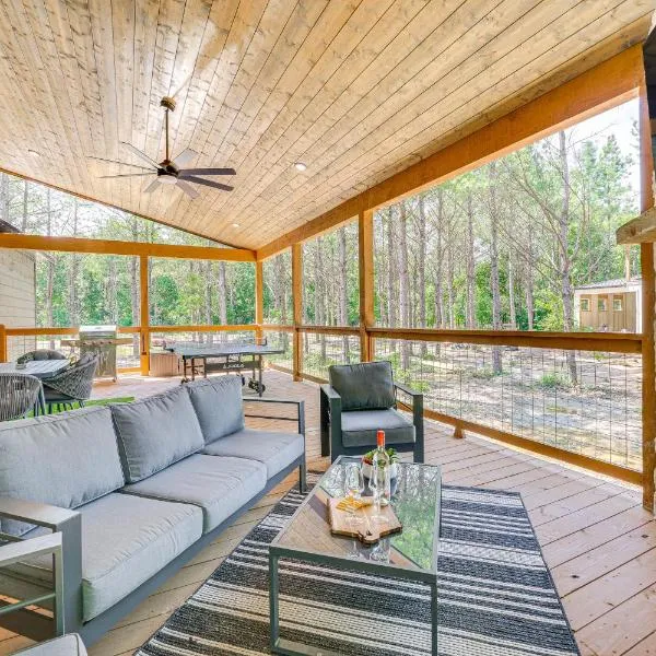 Scenic Riverfront Escape: Outdoor Oasis w/ Hot Tub，位于布罗肯鲍的酒店