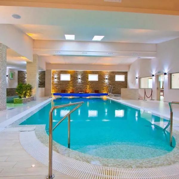 Hotel Orizont Cozia，位于克利默内什蒂的酒店