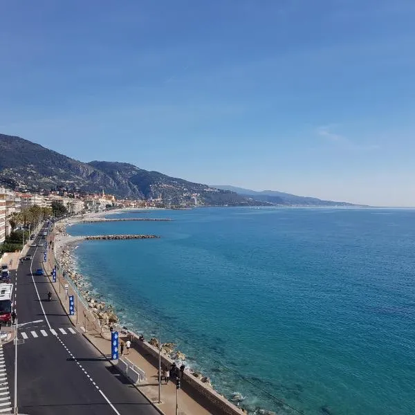 Menton front bord de mer Côte d'Azur Florentina sea view French Riviera proche Monaco Montecarlo superb studio，位于芒通的酒店
