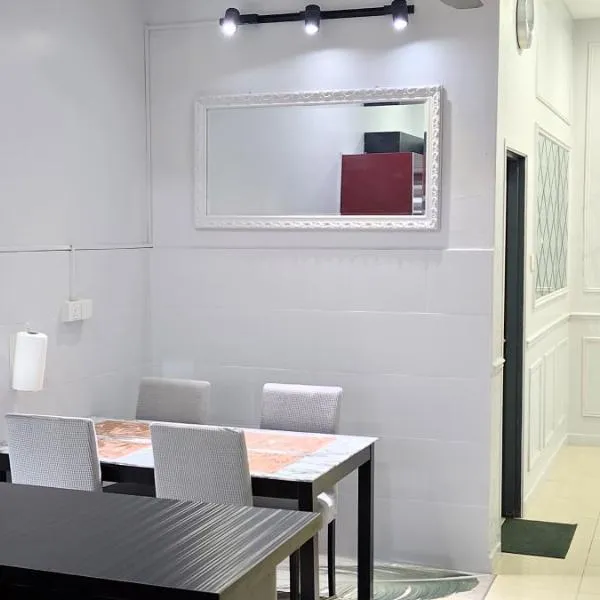 CozyRizqy Homestay at Kebun Baru - 3R2B，位于Jenjarum的酒店