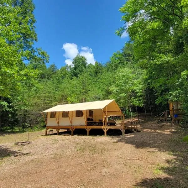 Charming enclave Luxury tent in the woods Tent 3 Bambi's playground，位于勒诺的酒店