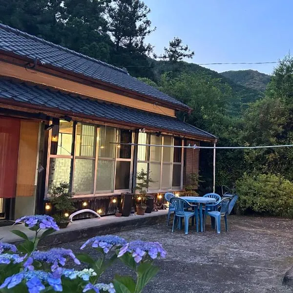 River, Mountain Retreat at 四万十Accommodation，位于Kuroshio的酒店