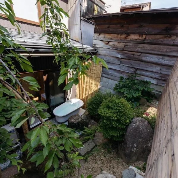 Guest House HINATA - Japanese House with Sauna and Open-air Bath，位于高山的酒店