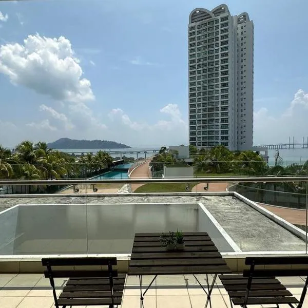 Southbay Seaview Condo A10 10minQueensbay 10minSpice，位于峇六拜的酒店