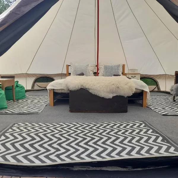 Glamping na samotě u lesa，位于贝希涅的酒店