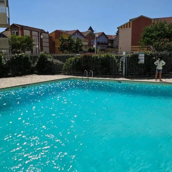 Vue Panoramique sur Bassin,Piscine et terrasse，位于阿卡雄的酒店