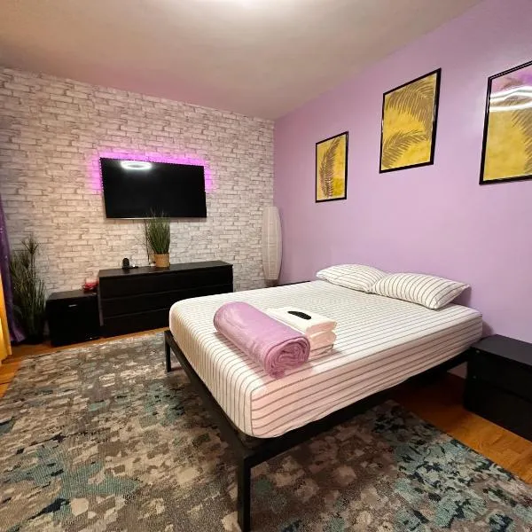 King size room in Manhattan Central Harlem，位于纽瓦克的酒店