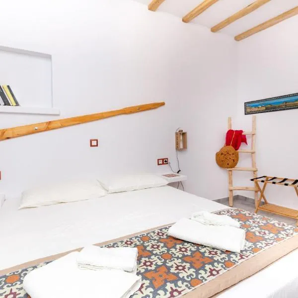 Ailouros summer hotel，位于斯希努萨岛的酒店
