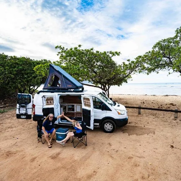 CampCar Maui Jeeps SUVs Hybrid Camper van Rentals with equipment and Travel Advice，位于卡胡卢伊的酒店