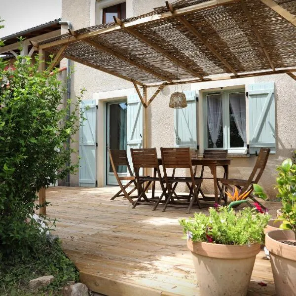 Gîte " Ô PARADIS"，位于Douelle的酒店