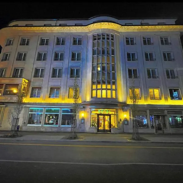 阿特摩斯酒店，位于拉·维·代斯·阿尔佩斯的酒店