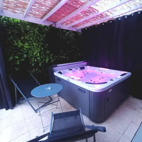 Cocon romantique avec jacuzzi extérieur，位于Rosières-près-Troyes的酒店